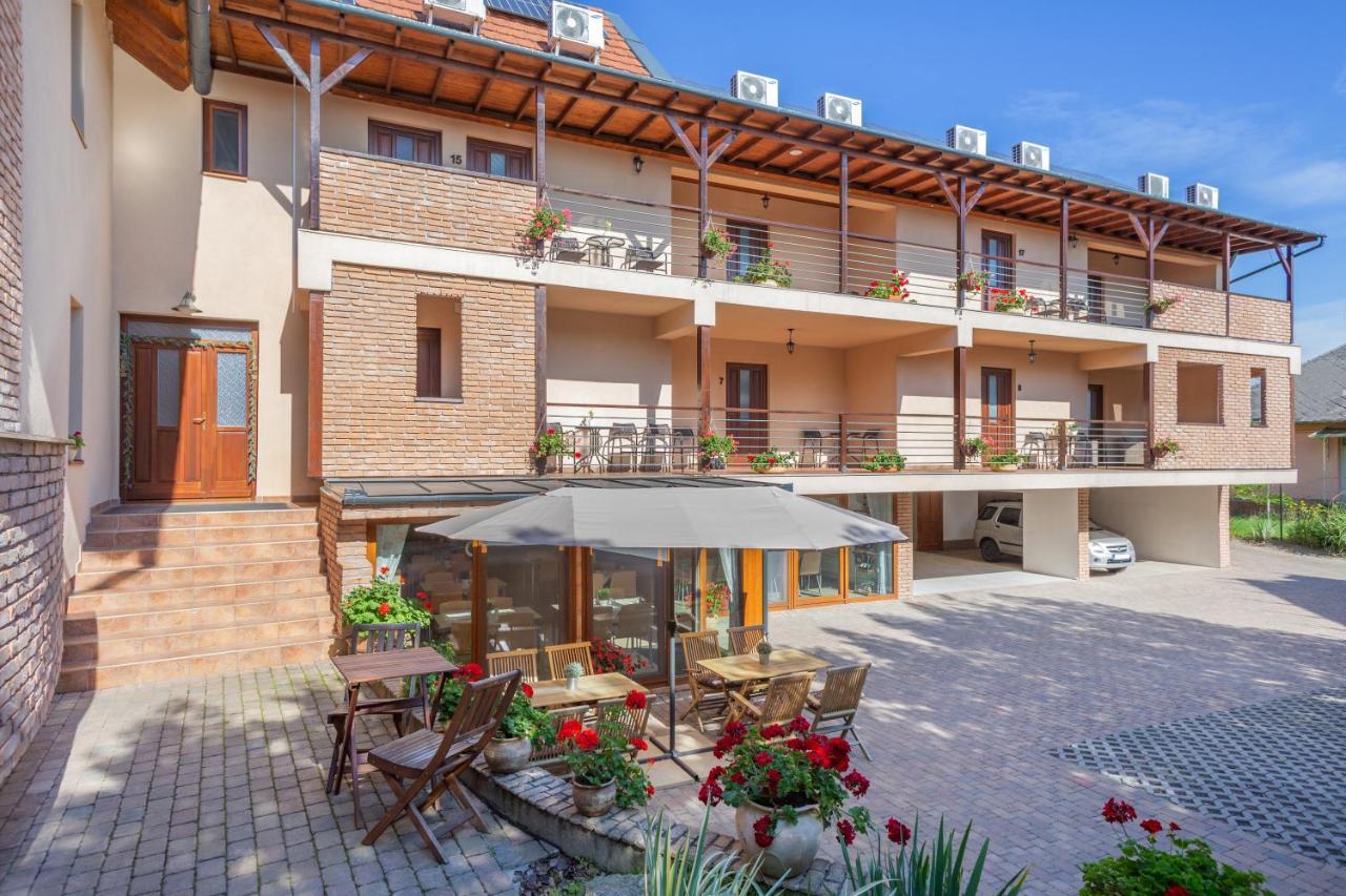 Vegvar Spa Apartman Гюла Екстериор снимка